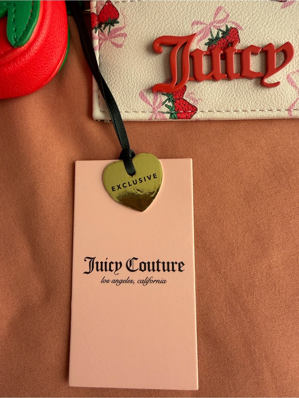 NWT Juicy Couture Strawberry Card Holder Wristlet - White & Red - Picture 3 of 4